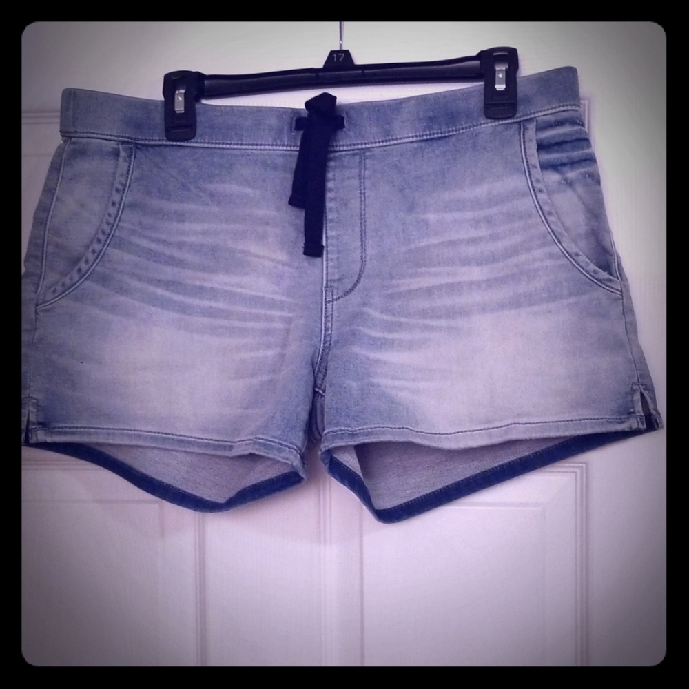 Women's Levi's shorts
